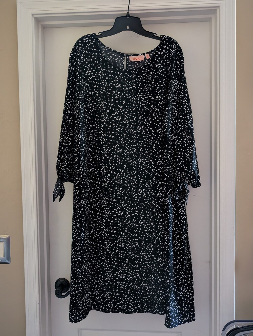 EVRI black polka dot dress with tie sleeves, size 4X